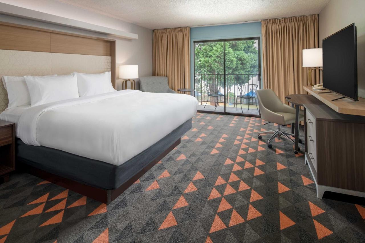 One-Bedroom Suite with Courtyard View