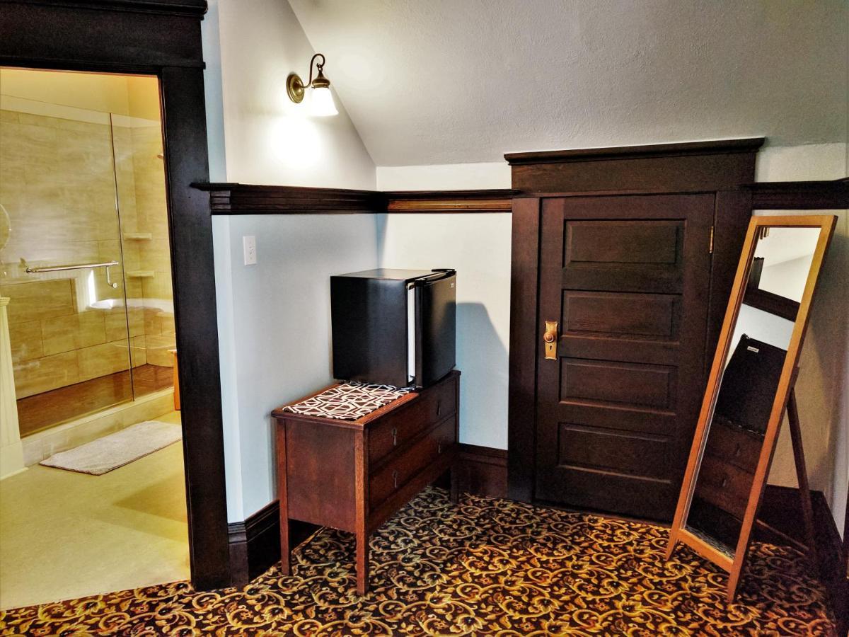 Deluxe King Suite
