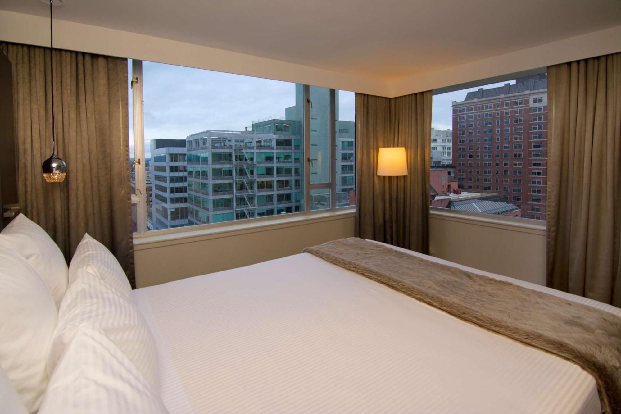 King Penthouse Suite with City View