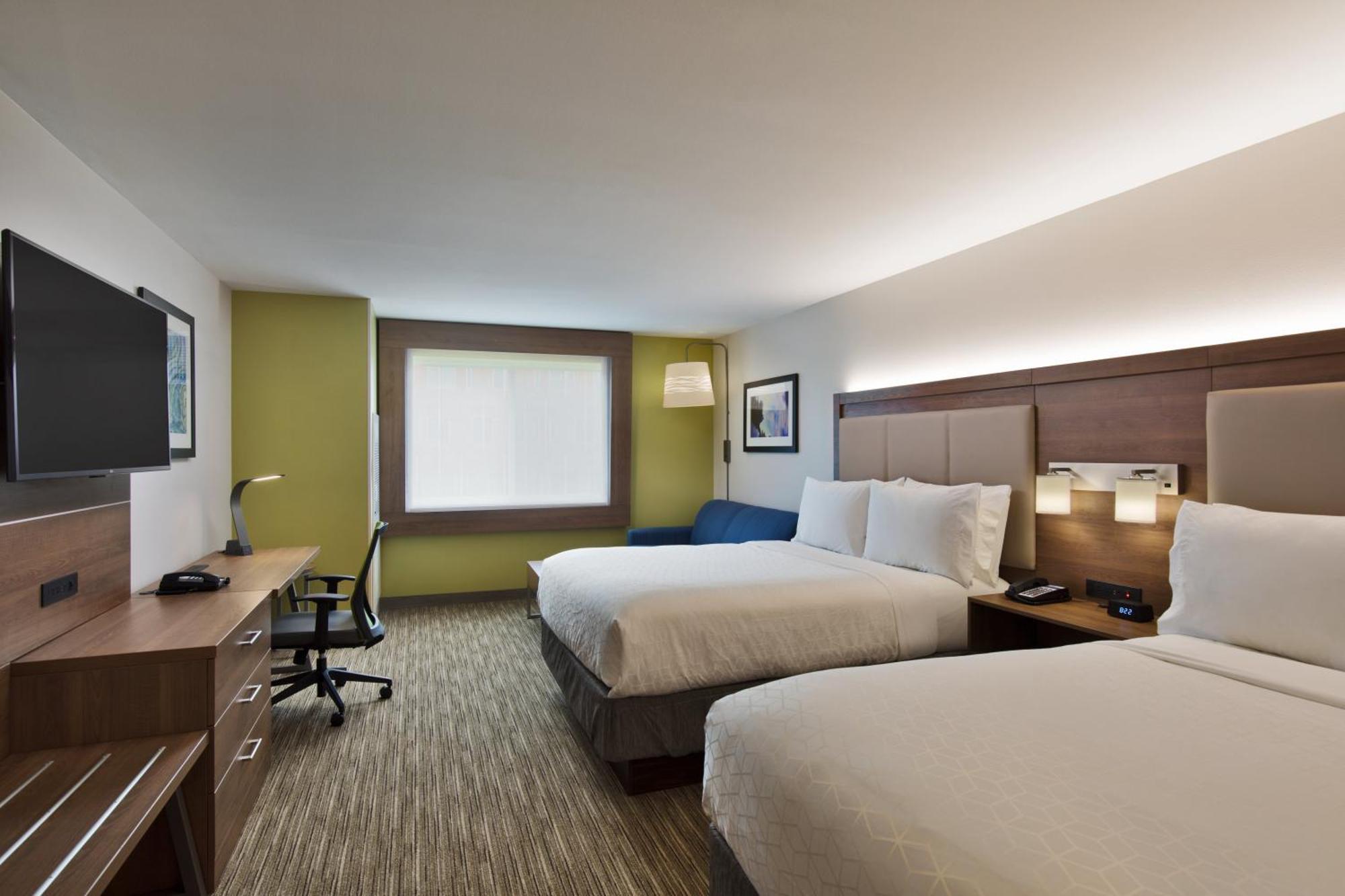 Queen Suite Two Queen Beds