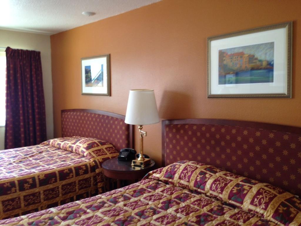 Queen Room Two Queen Beds Non-Smoking