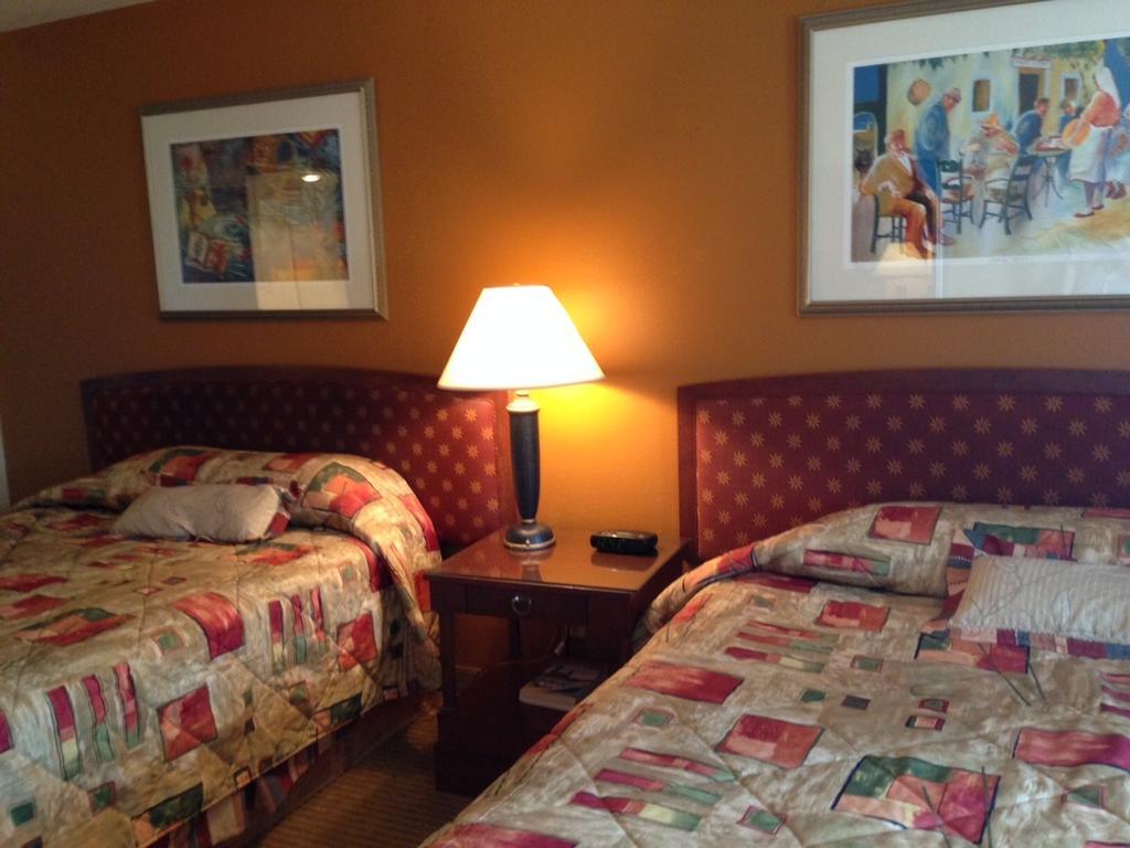 Queen Room Two Queen Beds Non-Smoking