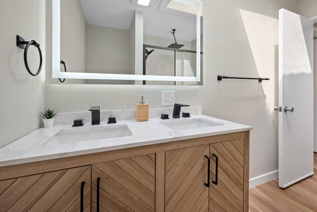 Two-Bedroom Apartment City View