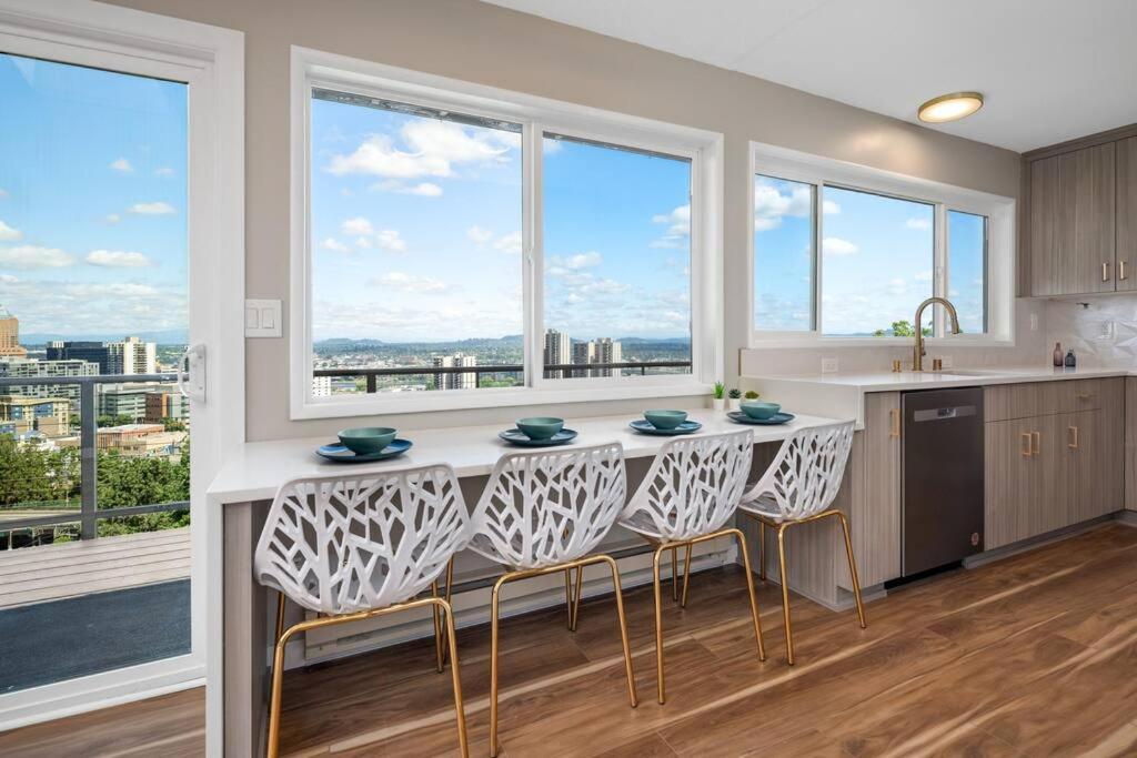 Two-Bedroom Apartment City View