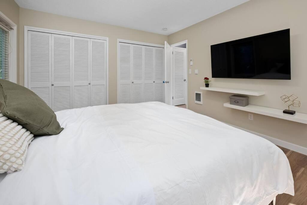 Two-Bedroom Apartment City View
