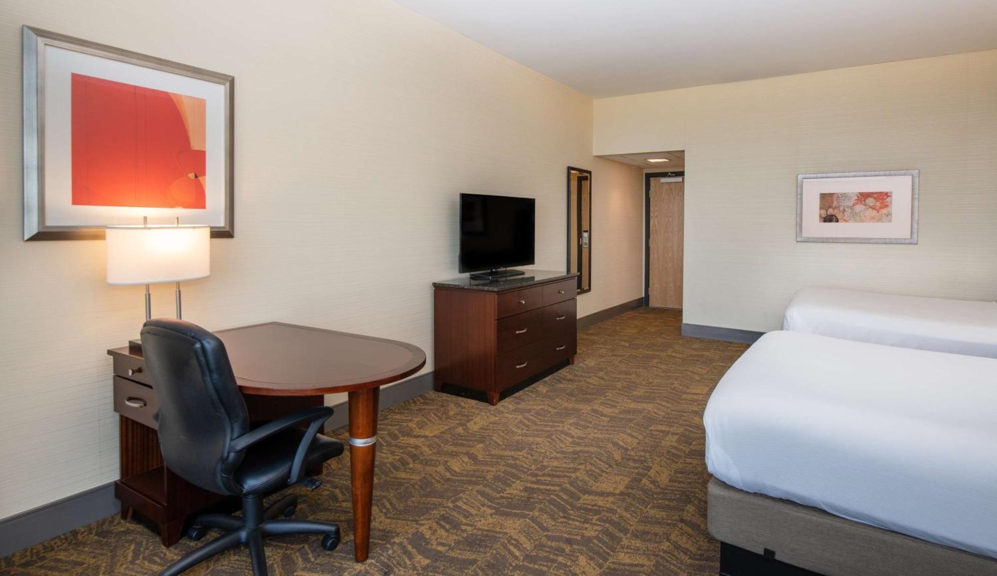 Queen Room Two Queen Beds Hearing Access