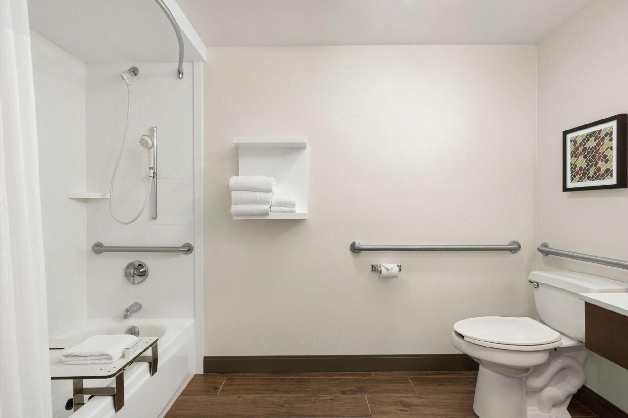 King Room Accessible Tub Mobility Hearing Access or Non-Smoking