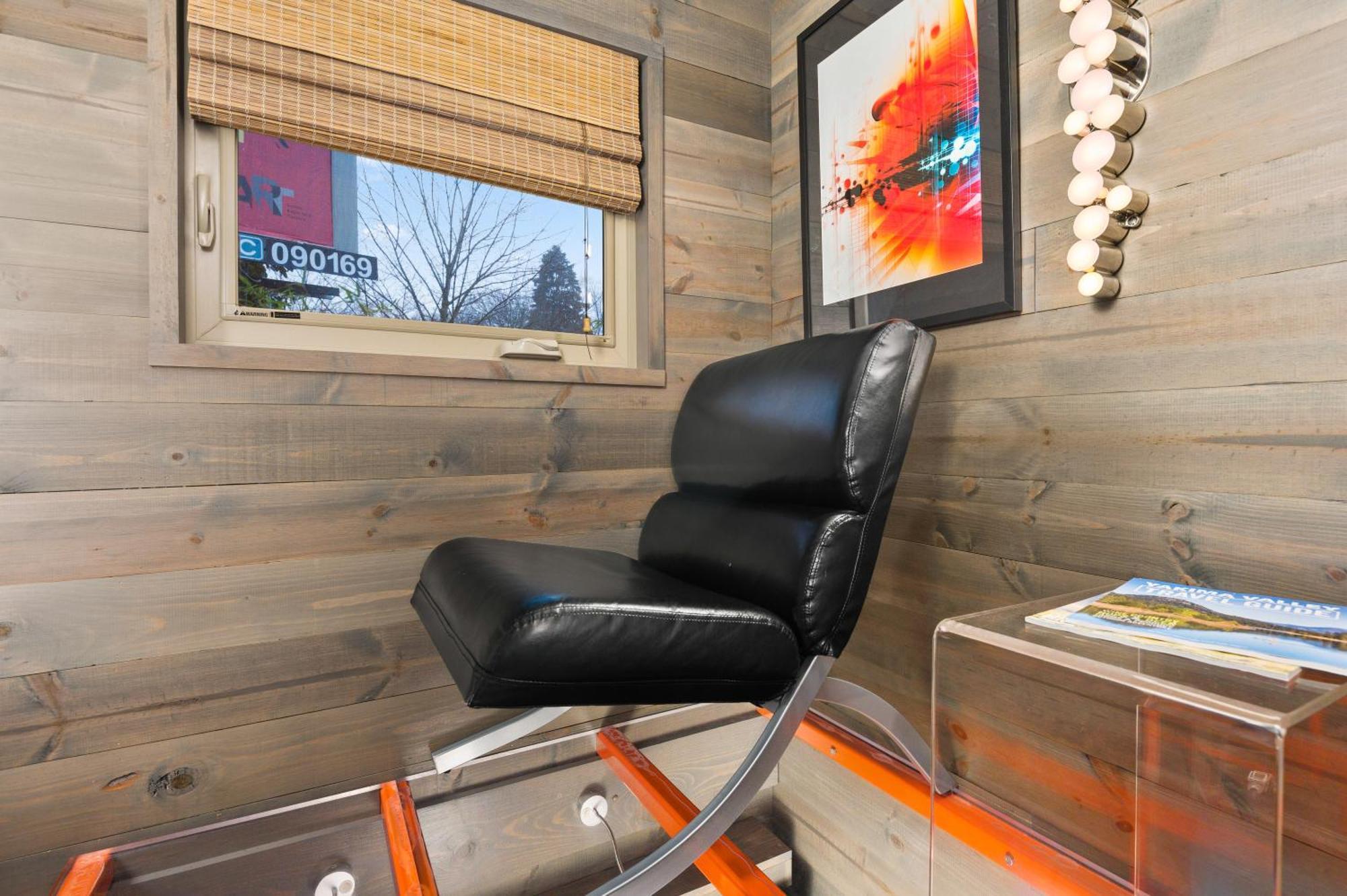 Deluxe Queen Studio