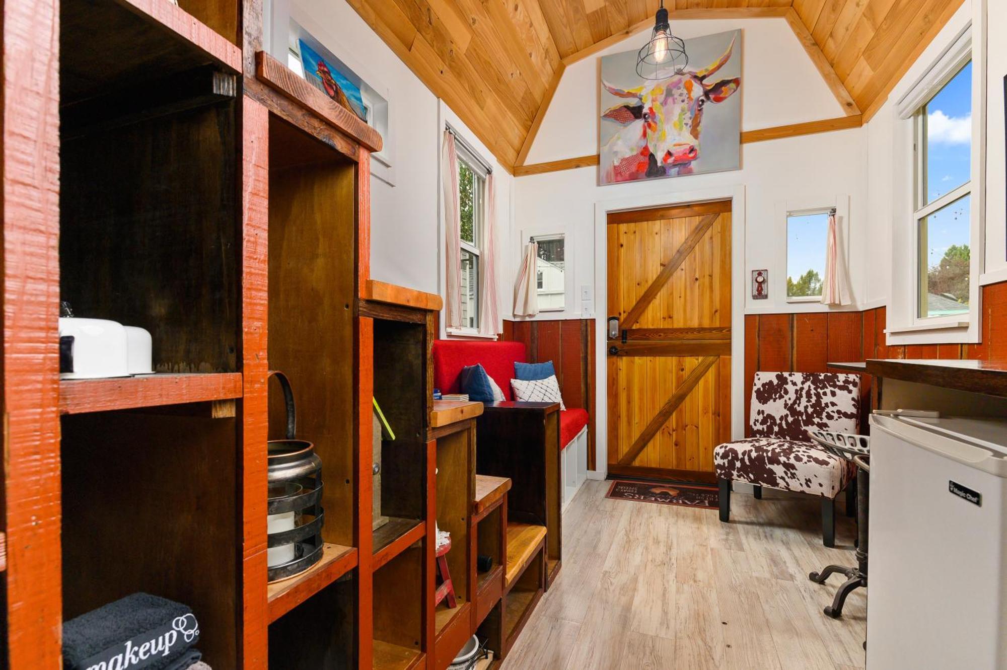 Deluxe Queen Studio