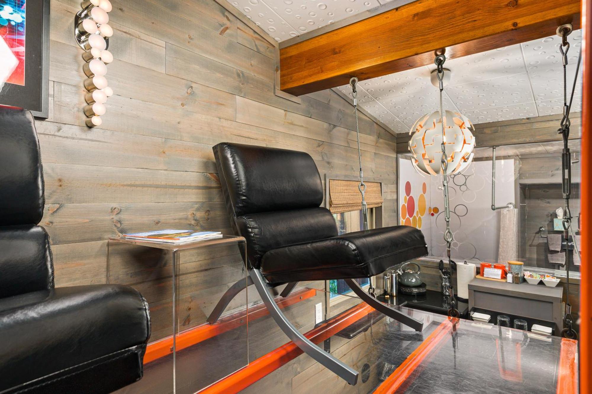 Deluxe Queen Studio