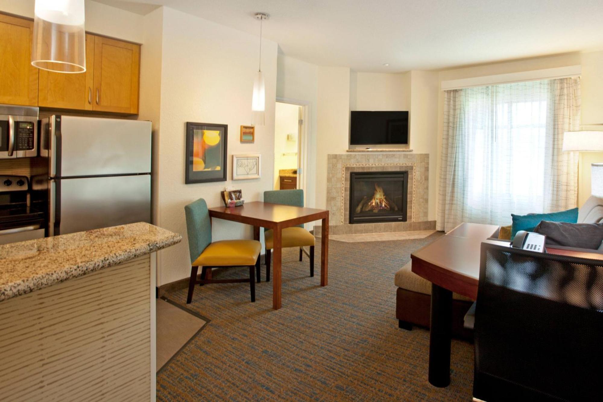 One-Bedroom King Suite Fireplace