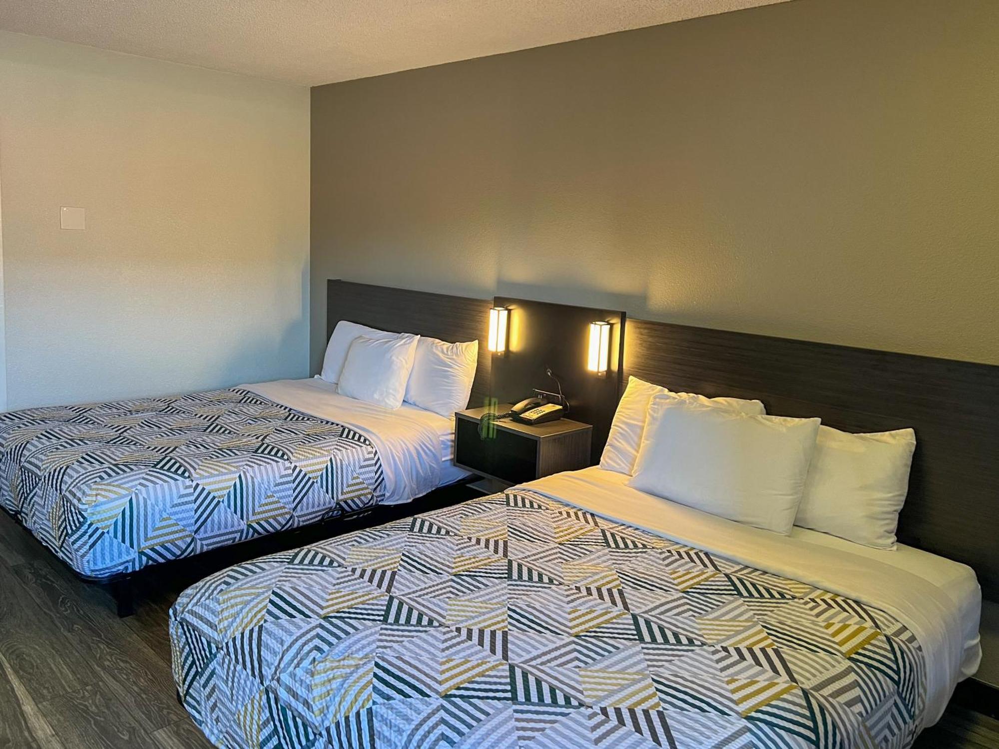 Queen Room Two Queen Beds Non-Smoking