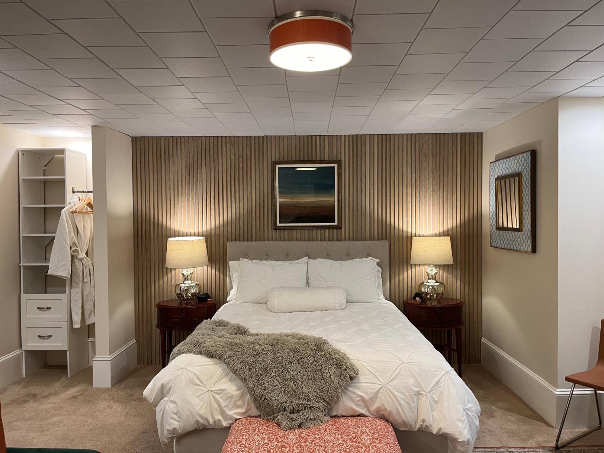Deluxe Queen Suite