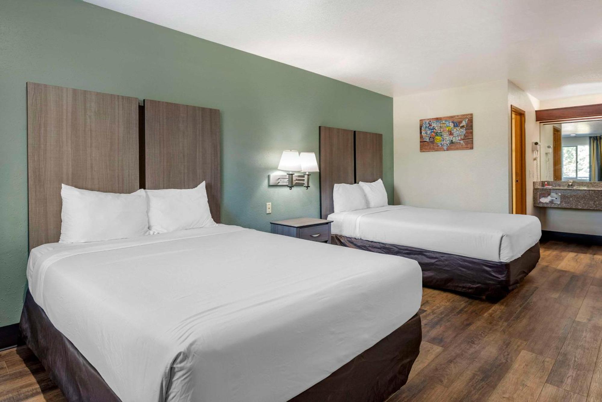 Queen Room Two Queen Beds Non-Smoking
