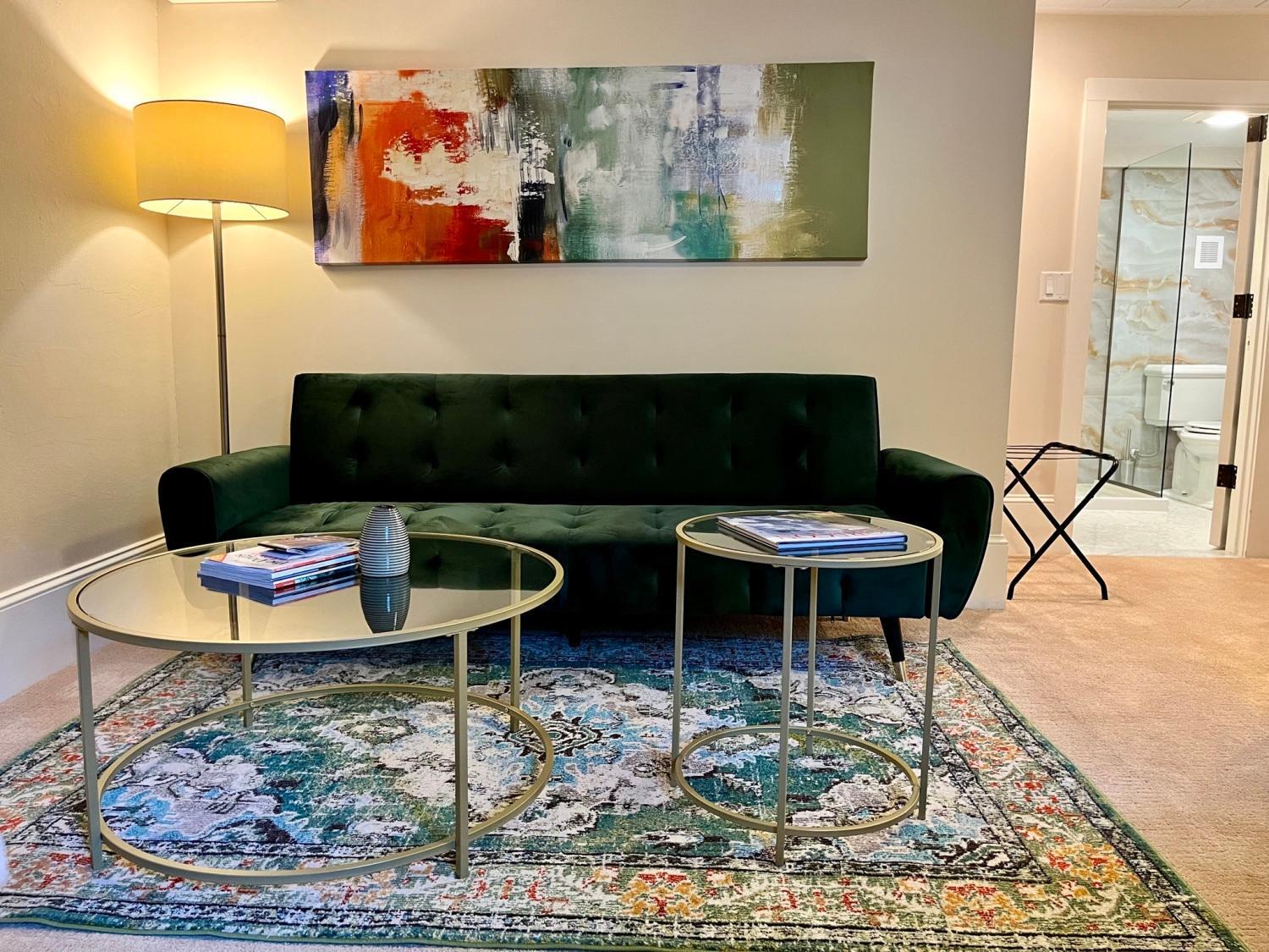 Deluxe Queen Suite