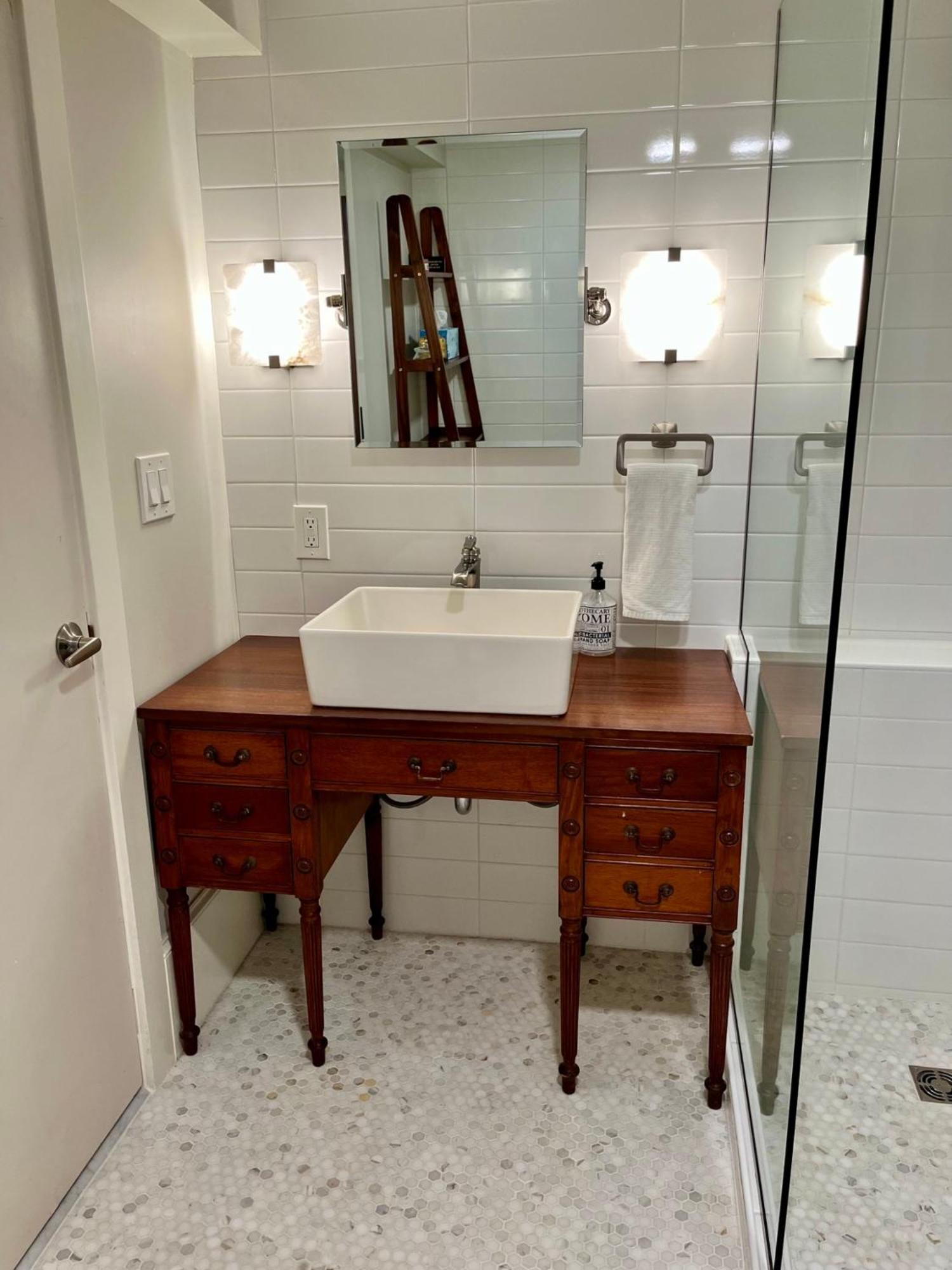 Deluxe Queen Suite