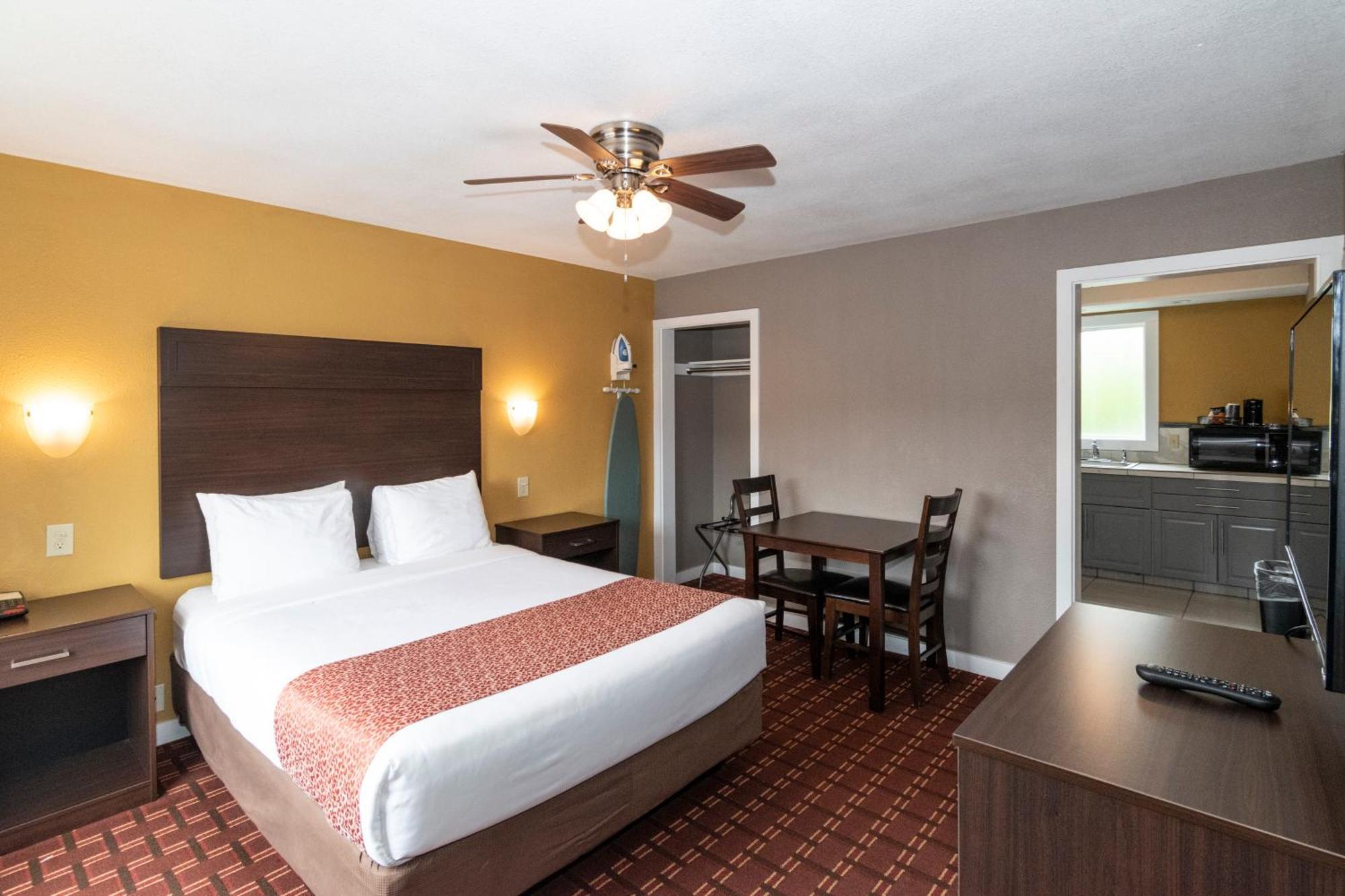 1 Queen Suite