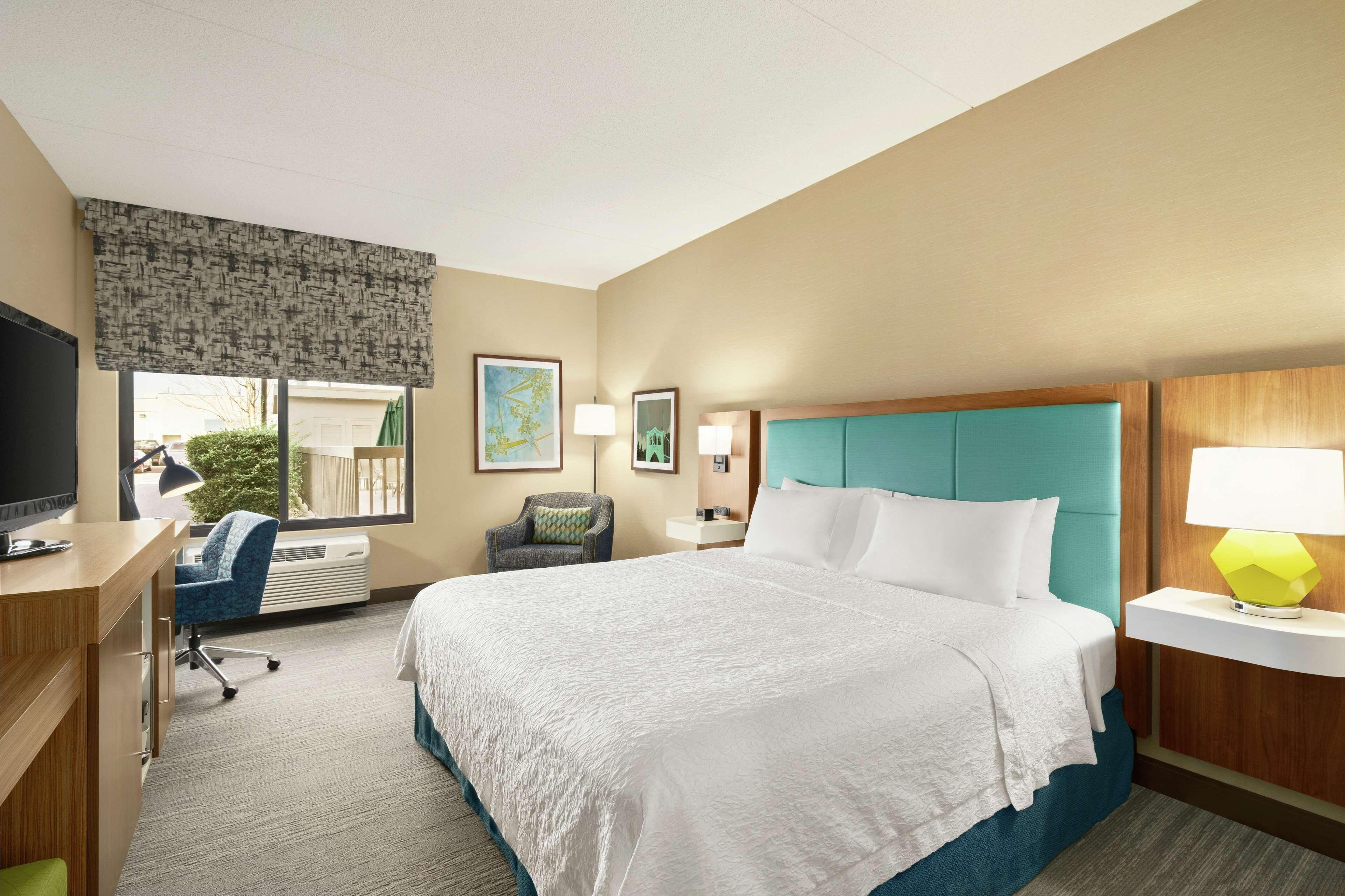 King Room Accessible Tub Mobility Hearing Access or Non-Smoking