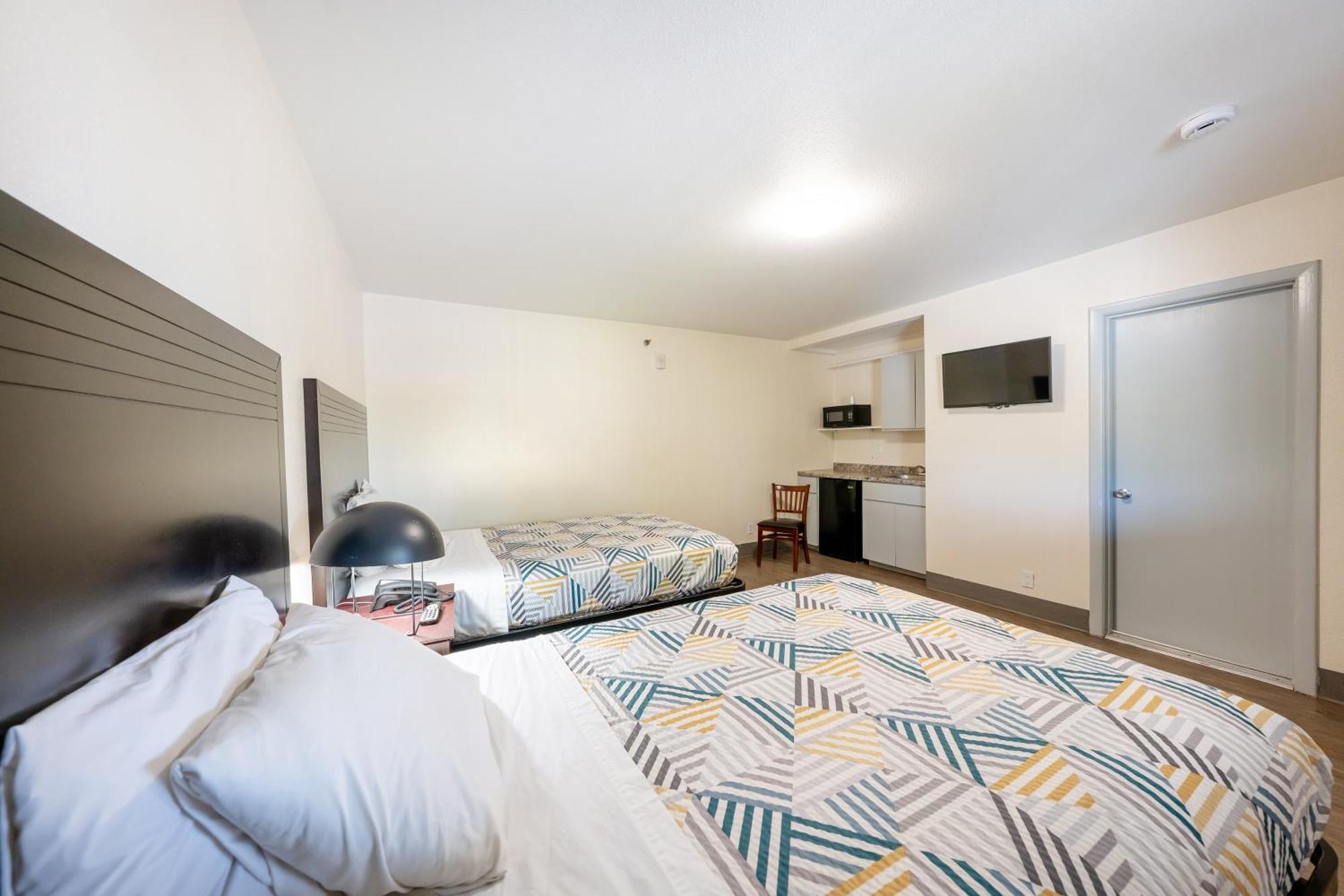 2 Double Beds Non-Smoking Studio