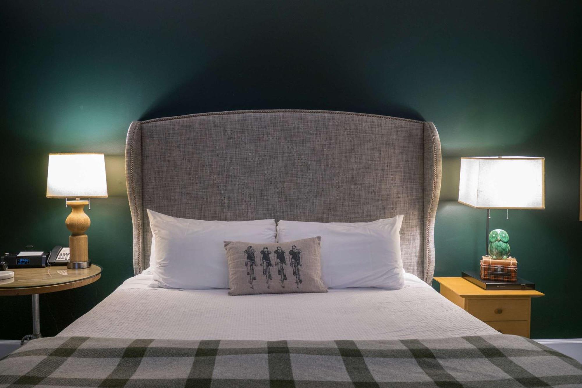 Deluxe Queen Room