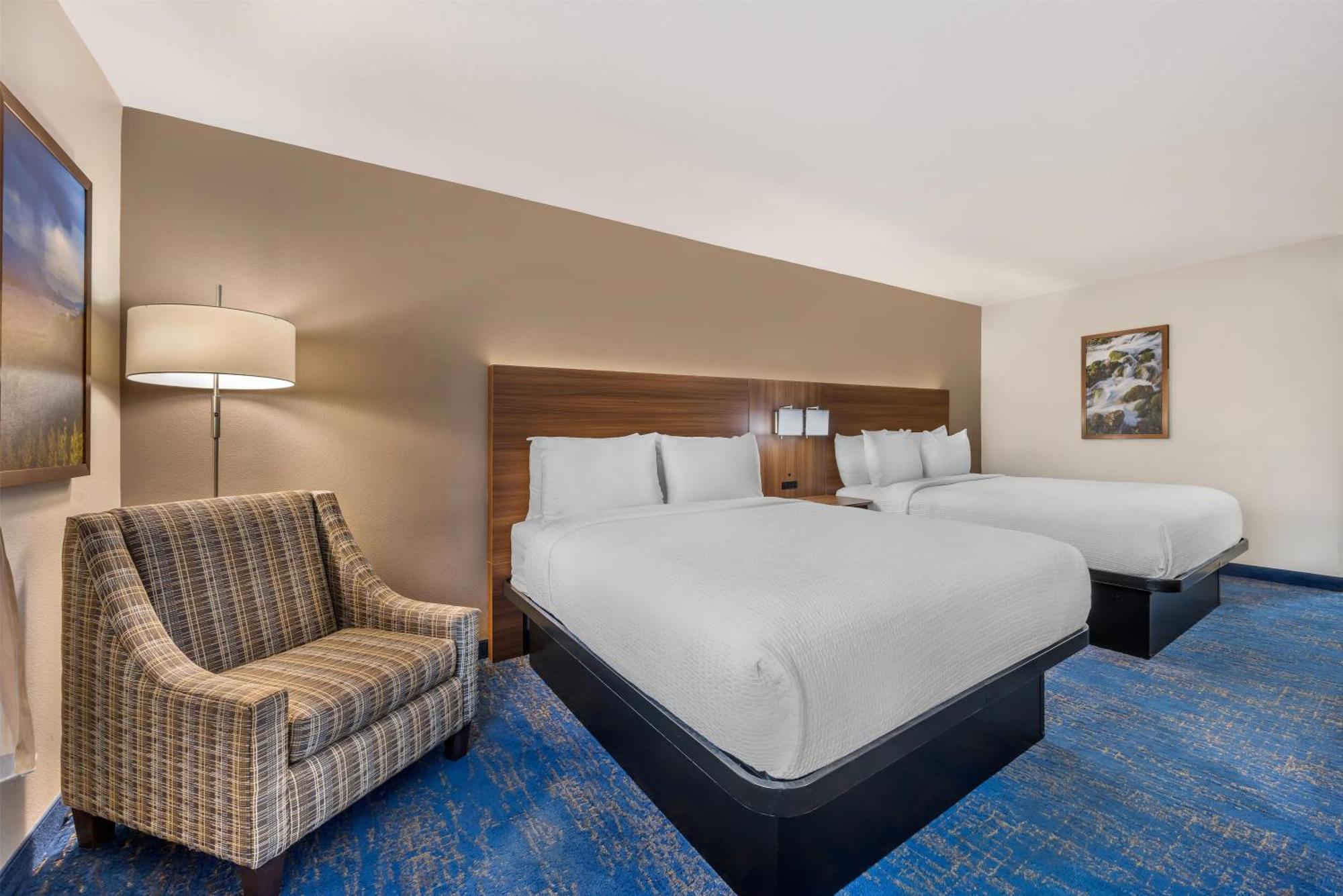 Queen Room Two Queen Beds Sofa Bed Non-Smoking