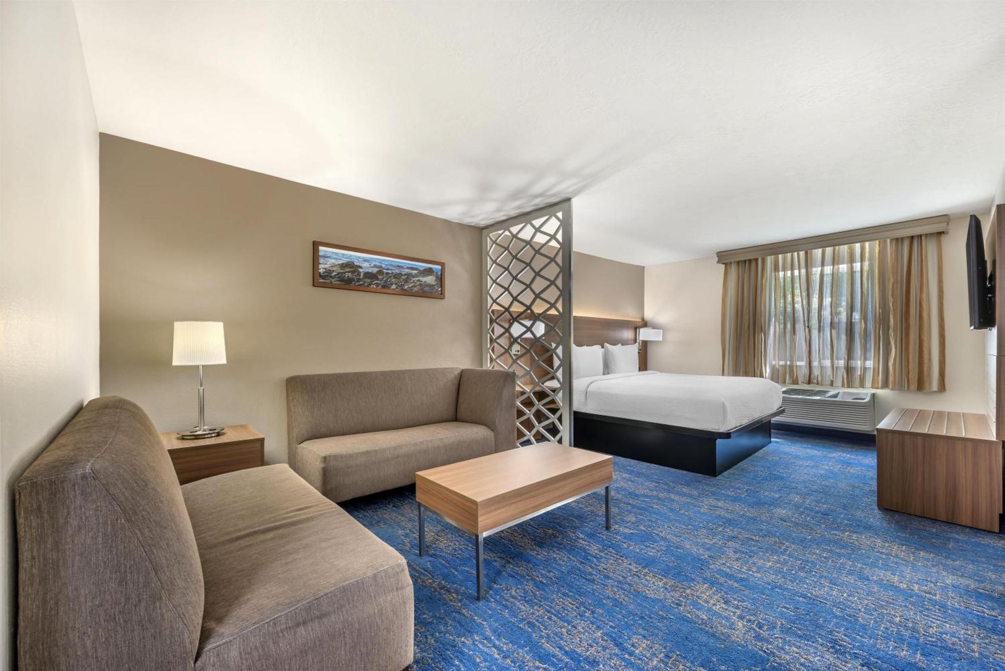 Two-Bedroom King Suite Queen Bed