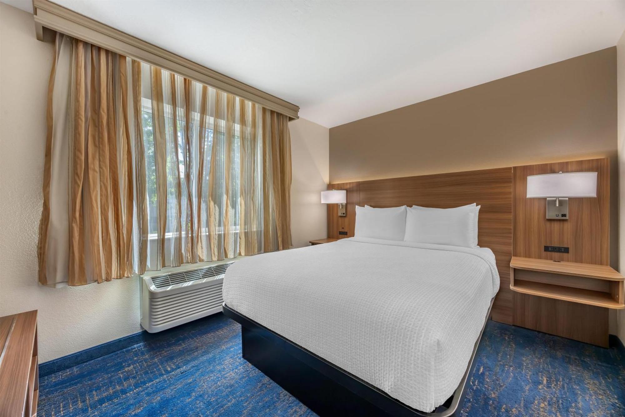 Two-Bedroom King Suite Queen Bed