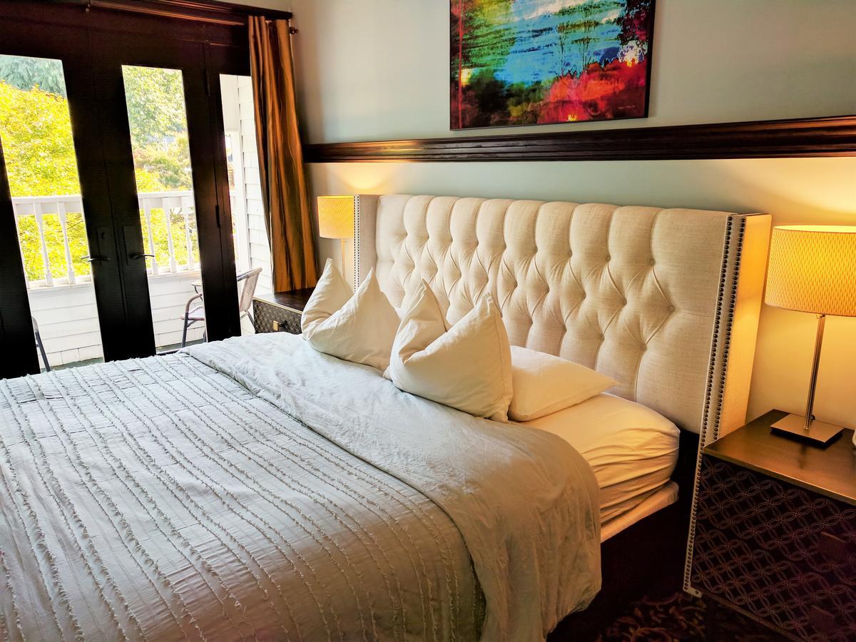 Deluxe King Suite