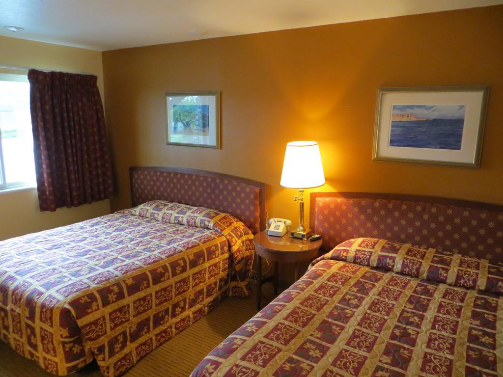 Queen Room Two Queen Beds Non-Smoking