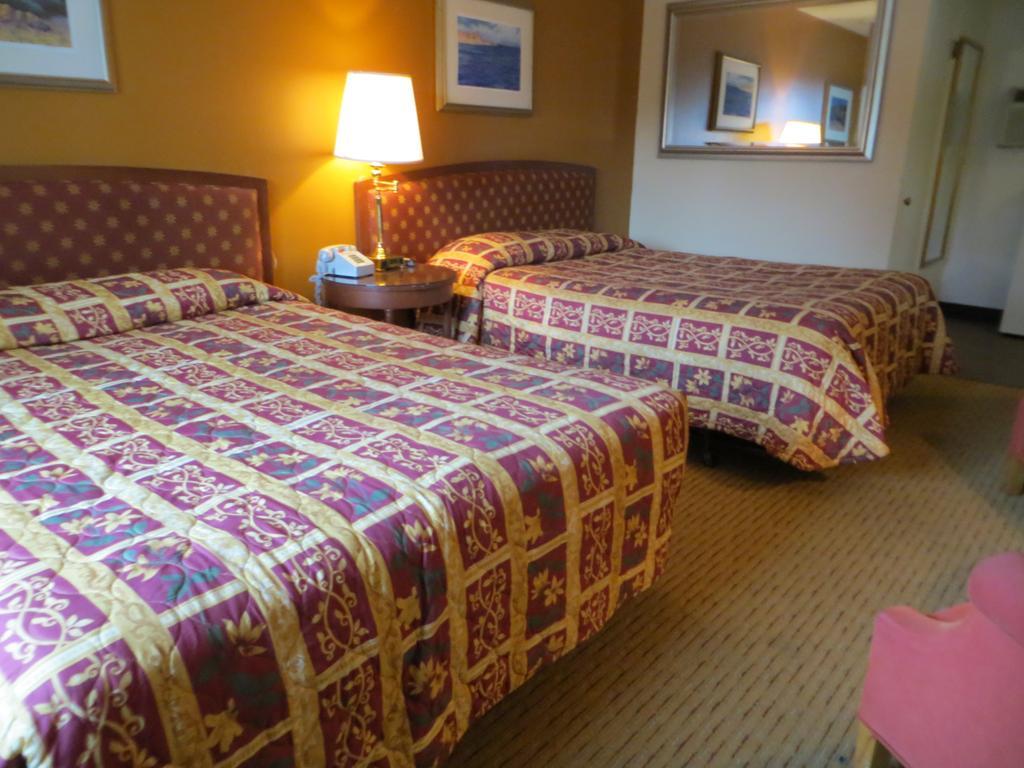 Queen Room Two Queen Beds Non-Smoking