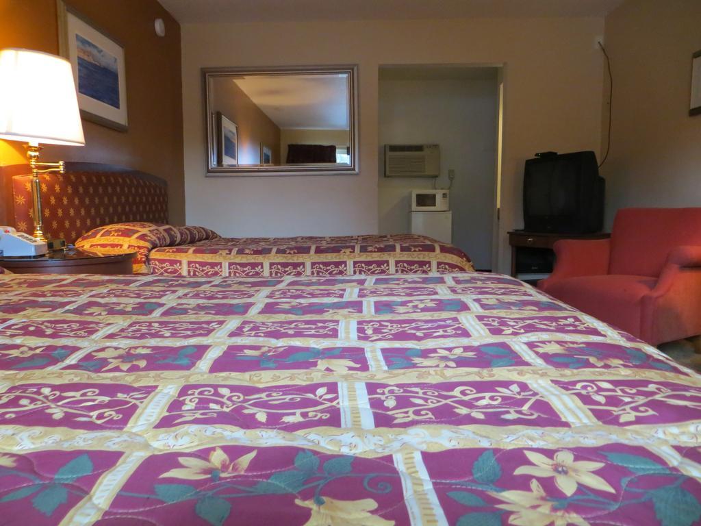Queen Room Two Queen Beds Non-Smoking