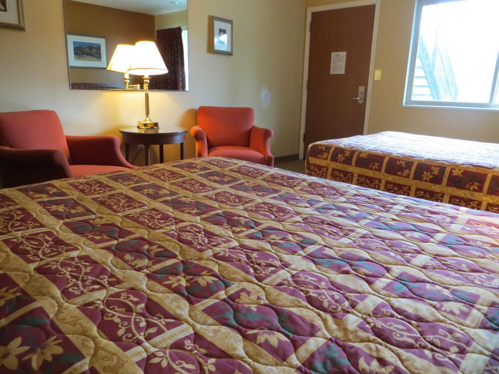 Queen Room Two Queen Beds Non-Smoking