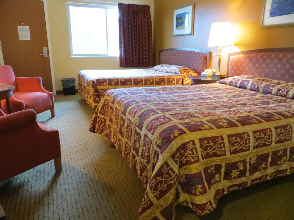 Queen Room Two Queen Beds Non-Smoking