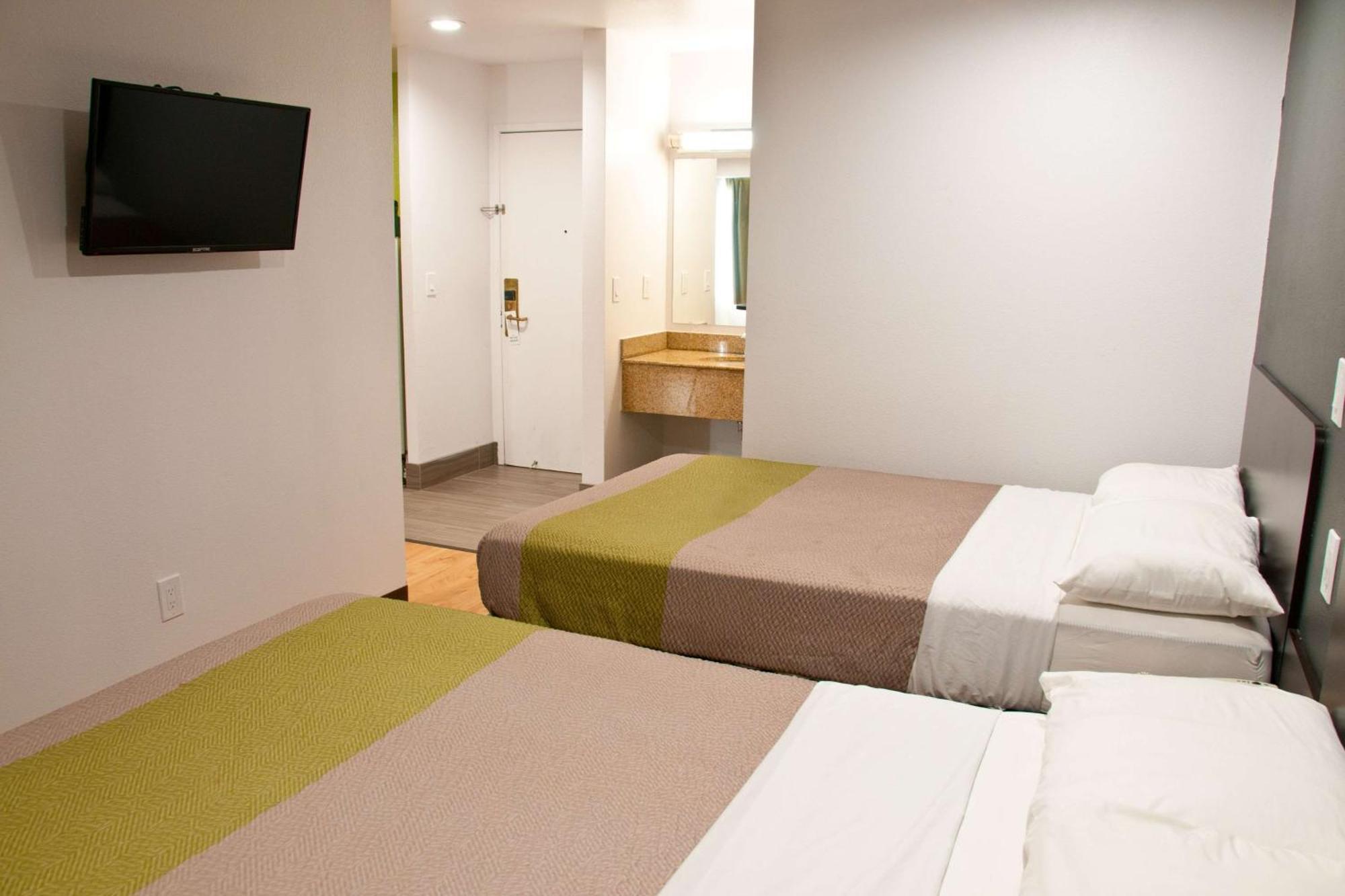 Deluxe Quadruple Room Non-Smoking