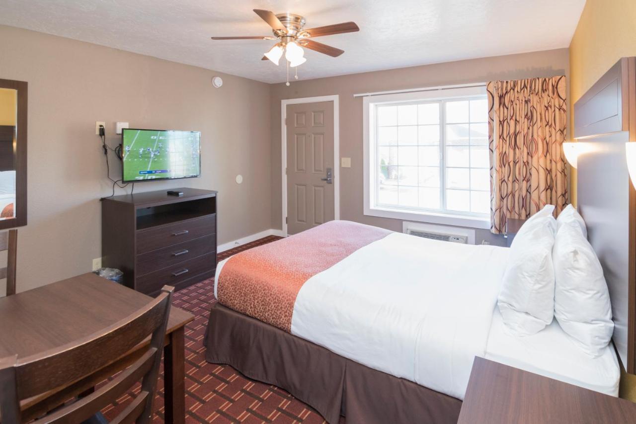 1 Queen Suite