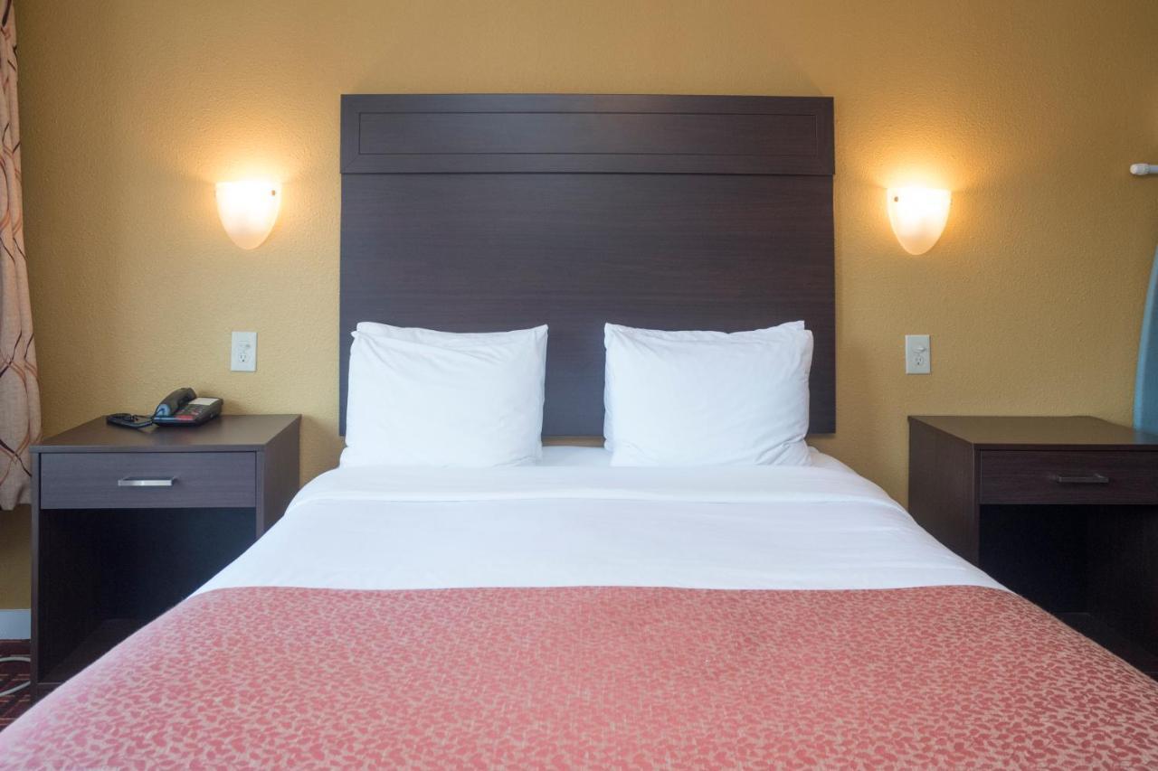 1 Queen Suite