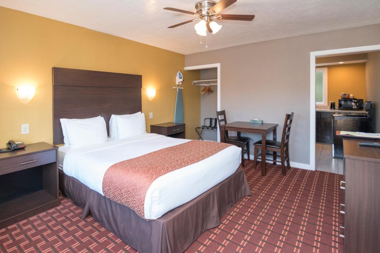 1 Queen Suite