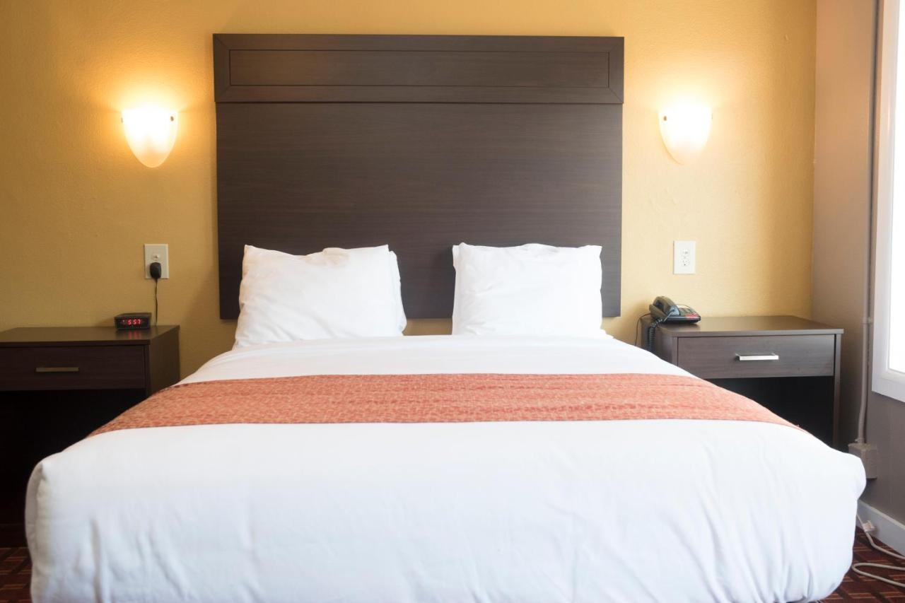 1 Queen Suite