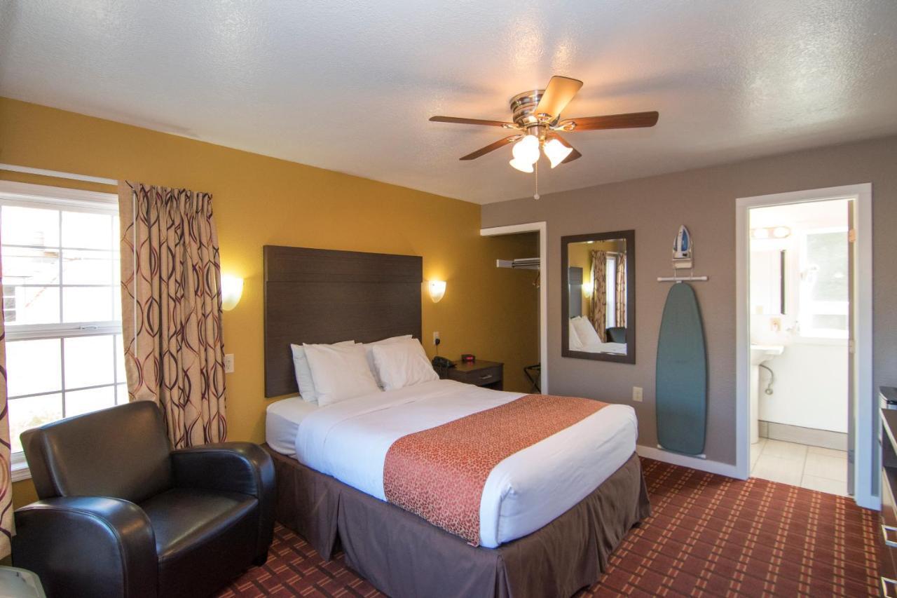 1 Queen Bed
