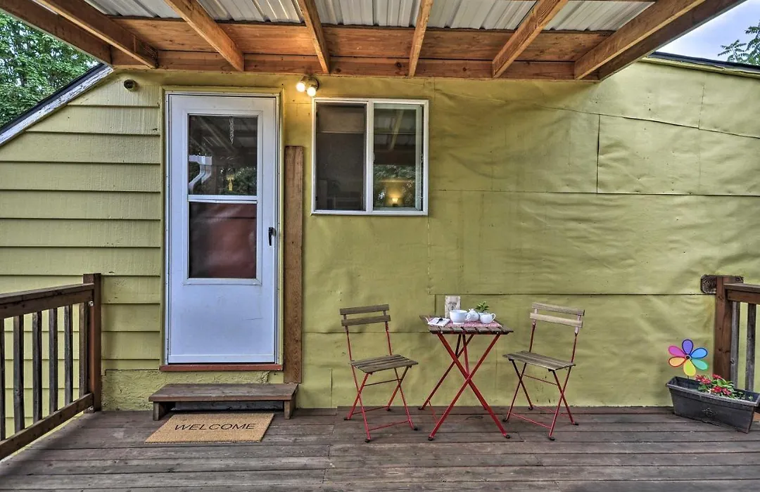 Cozy Studio With Deck - 9 Mi To Dtwn Portland! Apartment-1