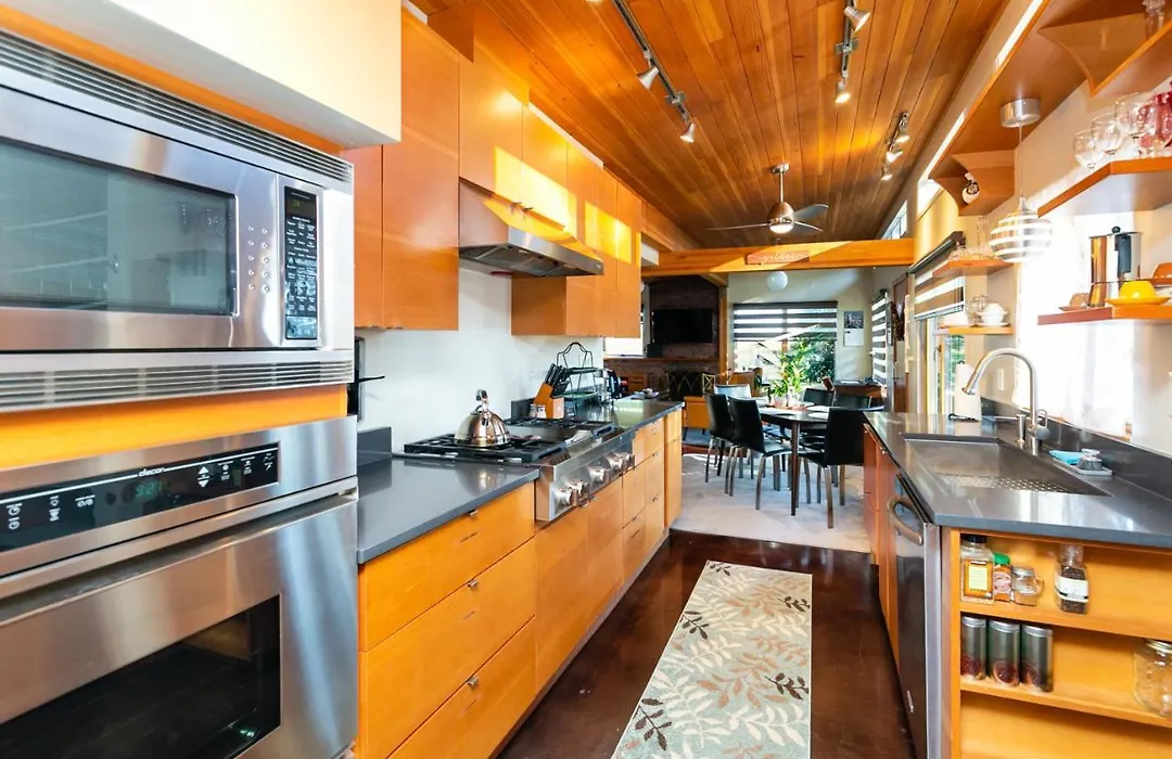 Hilltop Hideaway, Pacific Northwest Charm & Luxury-1