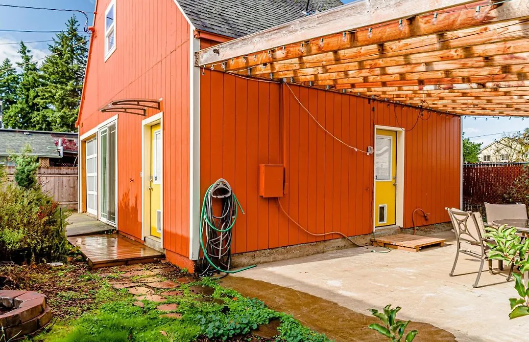 Portland Urban Lodge, Quiet, Walkable, Near-1
