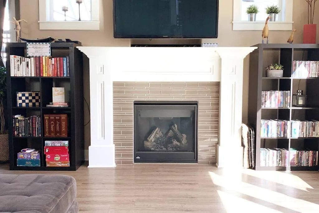 Modern, New Home In Hot Spot. Close 2 Everything! New Shuffleboard & Private Backyard.-1