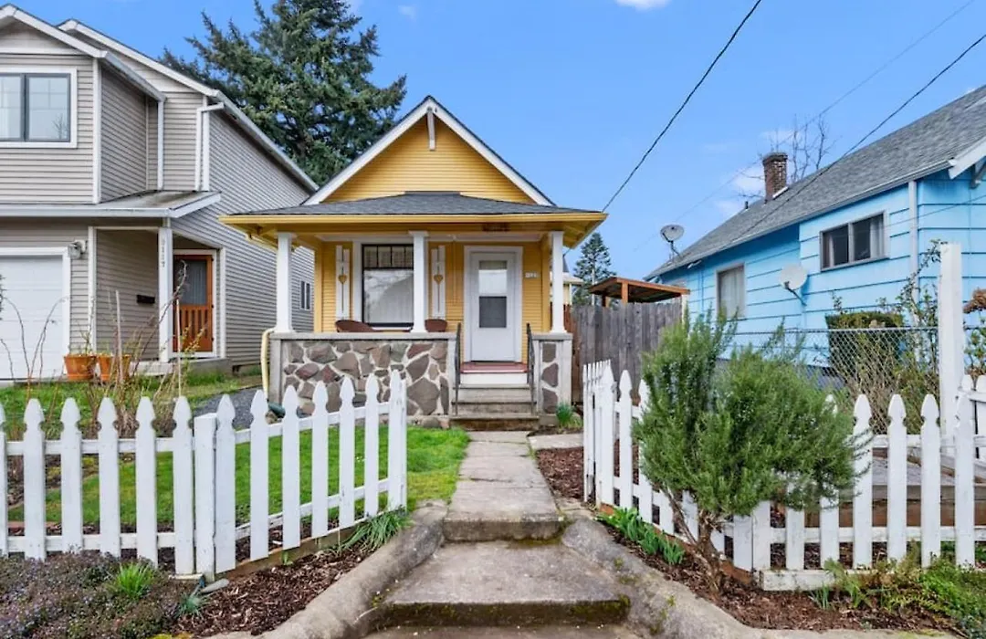 Charming 1909 St Johns Bungalow-1