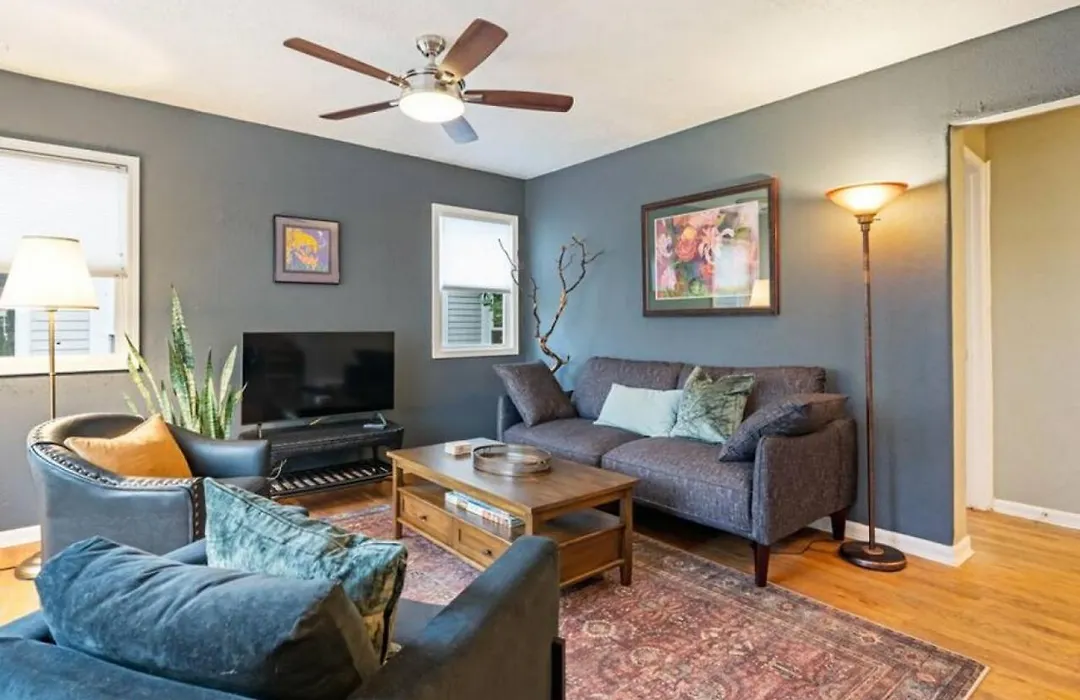 Casa Azul Near Alberta Arts - Dog Friendly-1