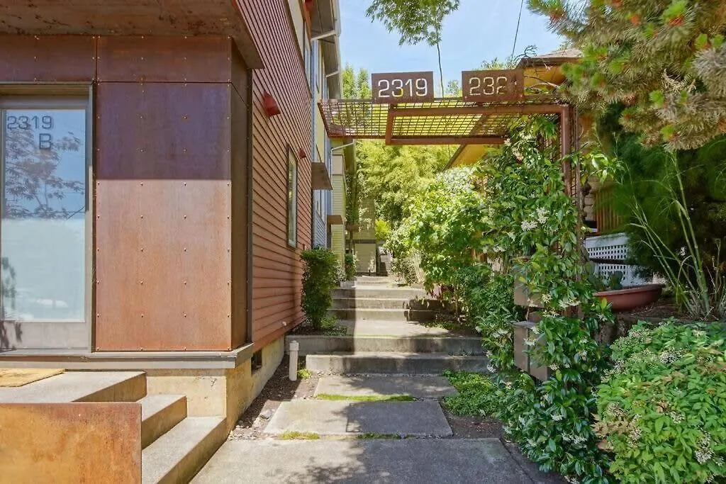 #Stayinmydistrict Buckman Open Loft-Style Townhome-1