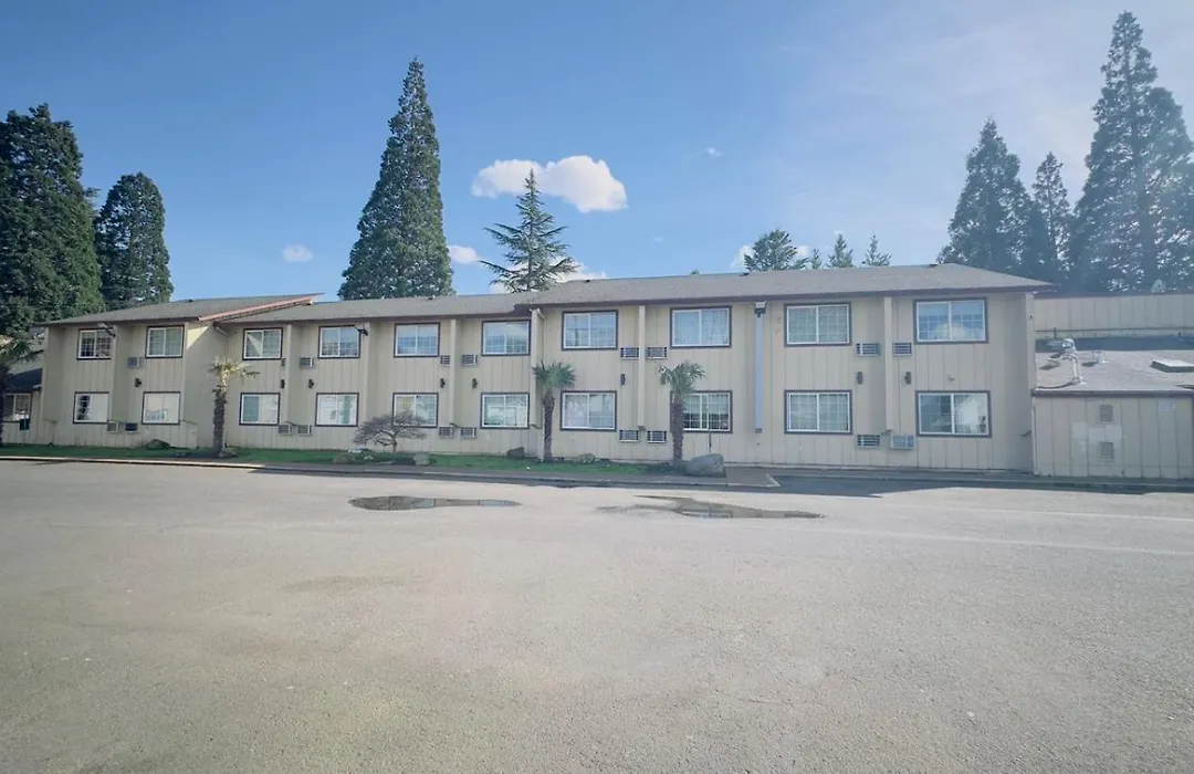 Evergreen Inn & Suites Portland (Adults Only)-1