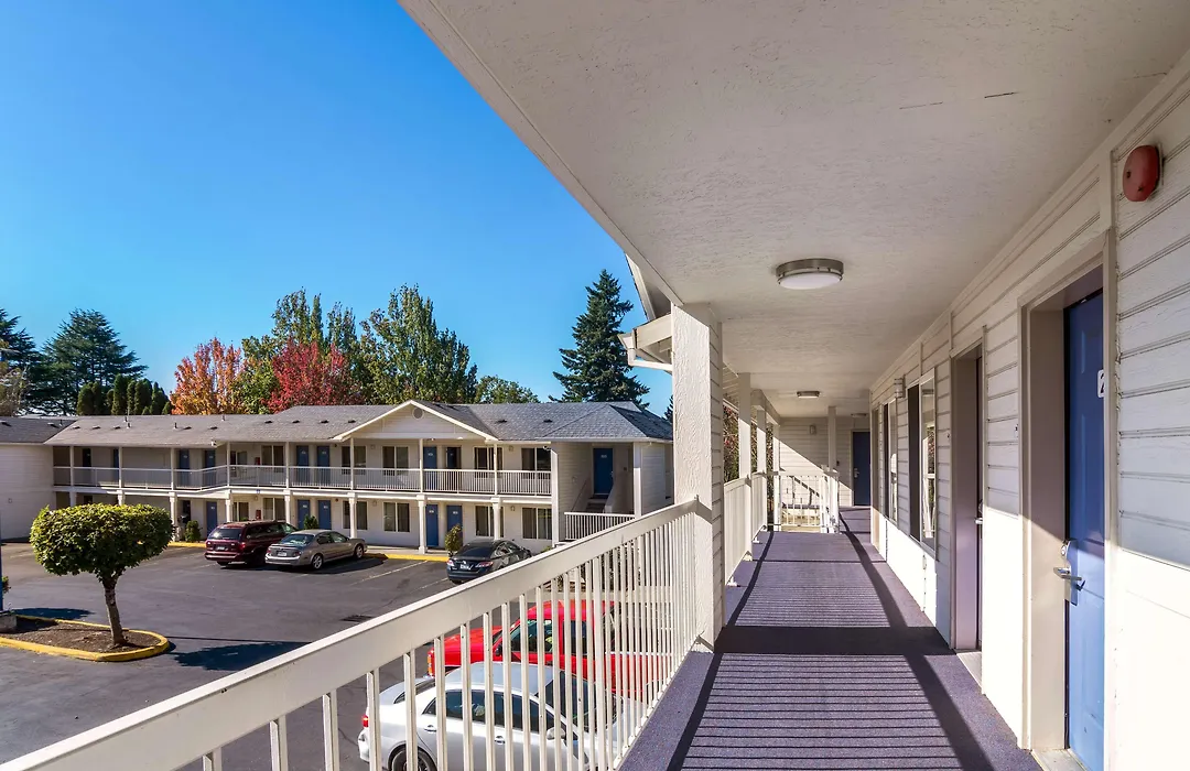 Motel 6 Portland Mall - 205-1