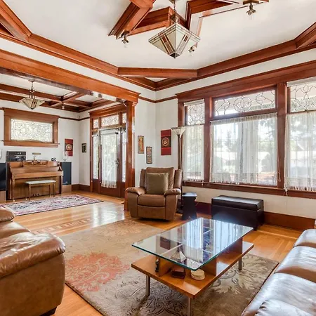 Oak Villa-2