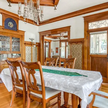 Oak Villa-3